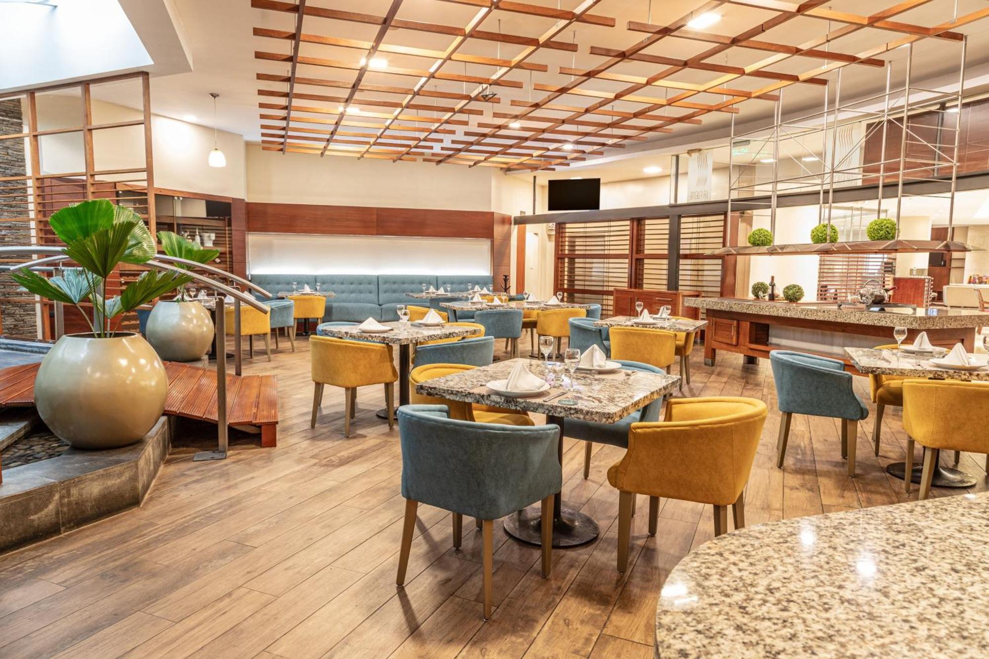Sheraton Guayaquil Exterior photo