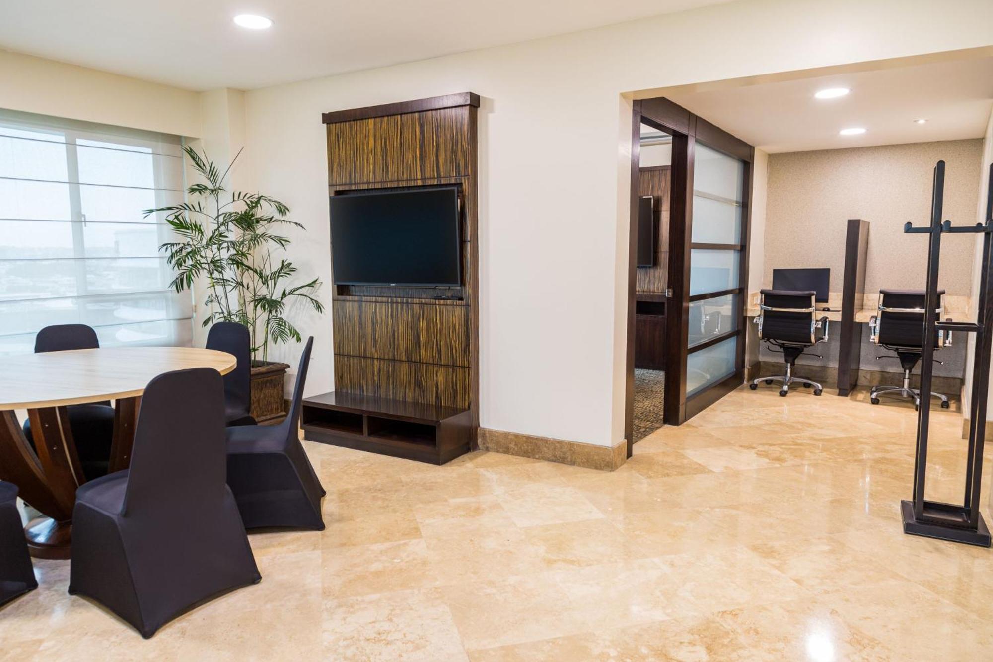 Sheraton Guayaquil Exterior photo